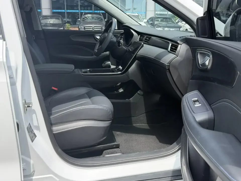 Roewe RX5 Roewe RX5 2025 PLUS 330TGI Automatic Trendsetting Smart Edition 2025 — thumbnail 2