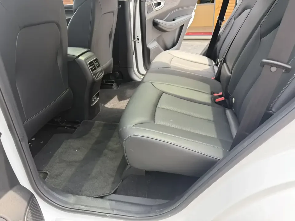 Roewe RX5 Roewe RX5 2025 PLUS 330TGI Automatic Trendsetting Smart Edition 2025 — thumbnail 4
