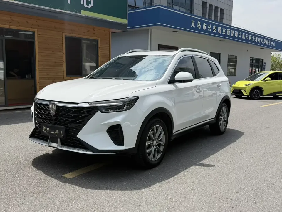 Roewe RX5 Roewe RX5 2025 PLUS 330TGI Automatic Trendsetting Smart Edition 2025 — photo 1, buy with delivery to Moscow