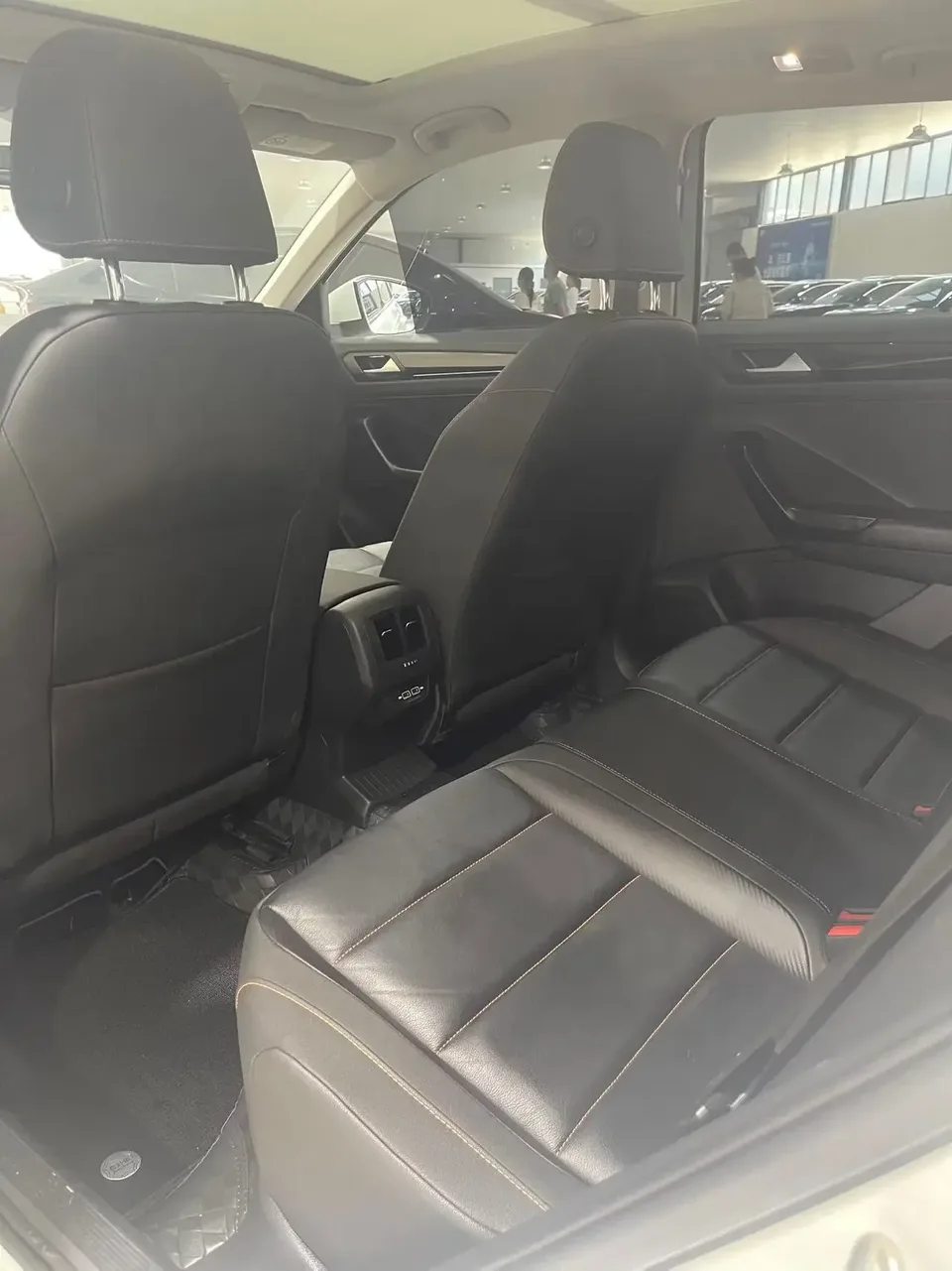 Volkswagen T-Roc TANG 2021 280TSI DSG 2WD Comfortable Intelligent Connection 30th Anniversary Edition 2022 — thumbnail 3