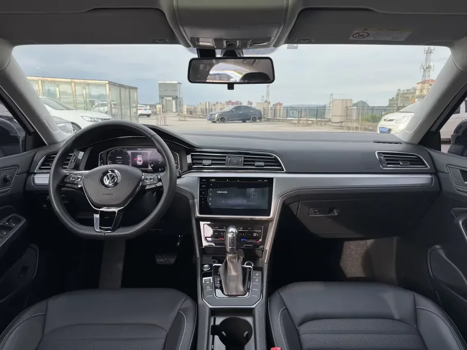 Volkswagen Lamando Lingdu 2021 280TSI DSG Comfort Edition 2022 — thumbnail 3
