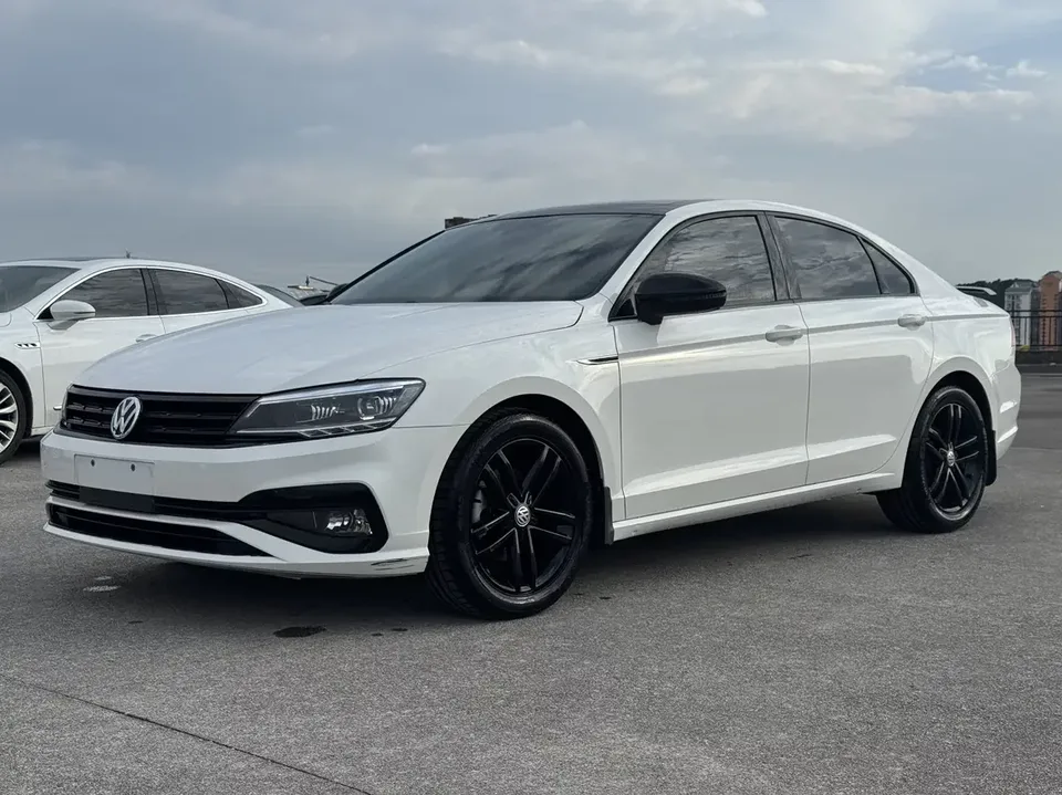 Volkswagen Lamando Lingdu 2021 280TSI DSG Comfort Edition 2022 — photo 1, buy with delivery to Moscow