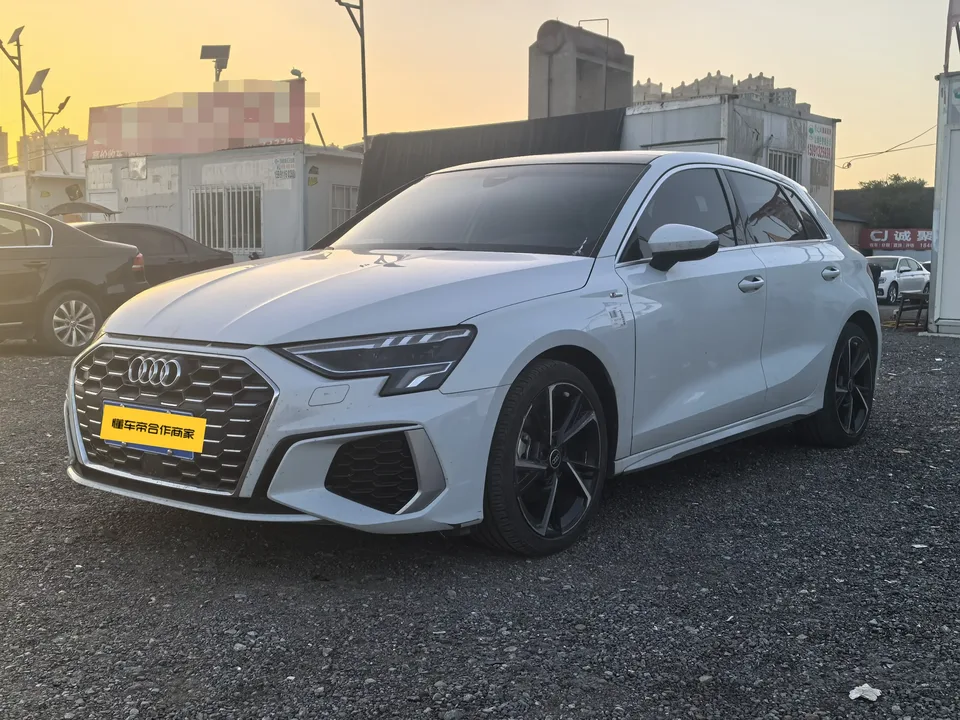 Audi A3 Audi A3 2022 Sportback 35 TFSI Luxury Sports 2023 — photo 1, buy with delivery to Moscow