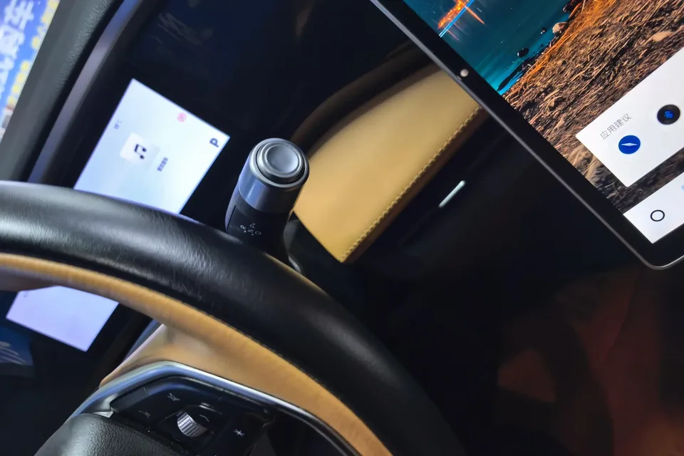 Geely Galaxy L7 Galaxy L7 2024 1.5T DHT 115km PLUS Longteng Edition 2024 — thumbnail 3