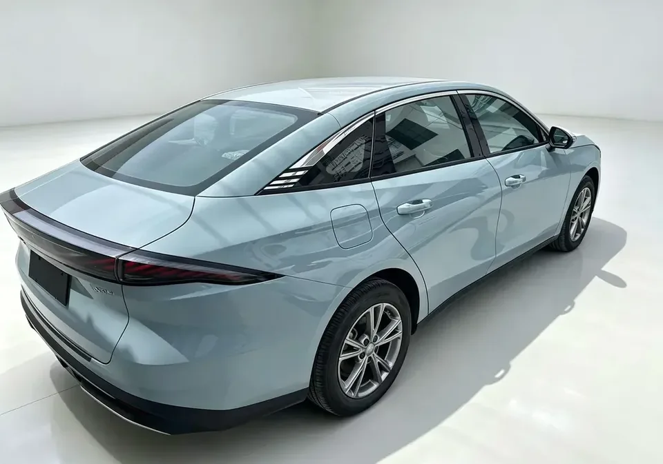 Geely Galaxy L6 Galaxy L6 2025 1.5 EM-i DHT 140KM Long-distance Version 2025 — thumbnail 2