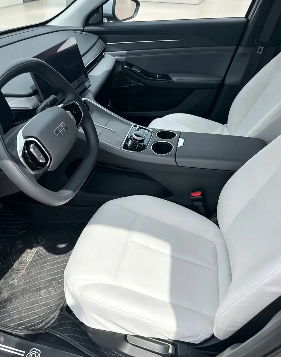 Geely Galaxy L6 Galaxy L6 2025 1.5 EM-i DHT 140KM Long-distance Version 2025 — thumbnail 3