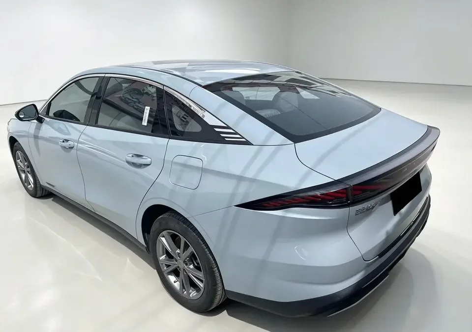 Geely Galaxy L6 Galaxy L6 2025 1.5 EM-i DHT 140KM Long-distance Version 2025 — thumbnail 4