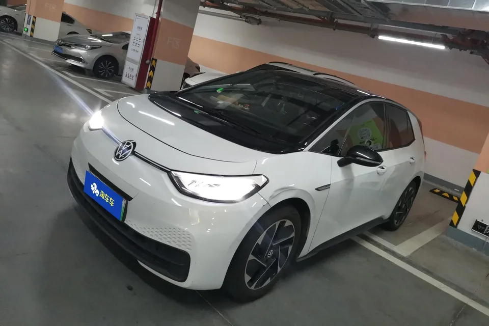 Volkswagen ID.3 Volkswagen ID.3 2023 Upgraded Pure Smart Edition 2023 — photo 1, buy with delivery to Moscow