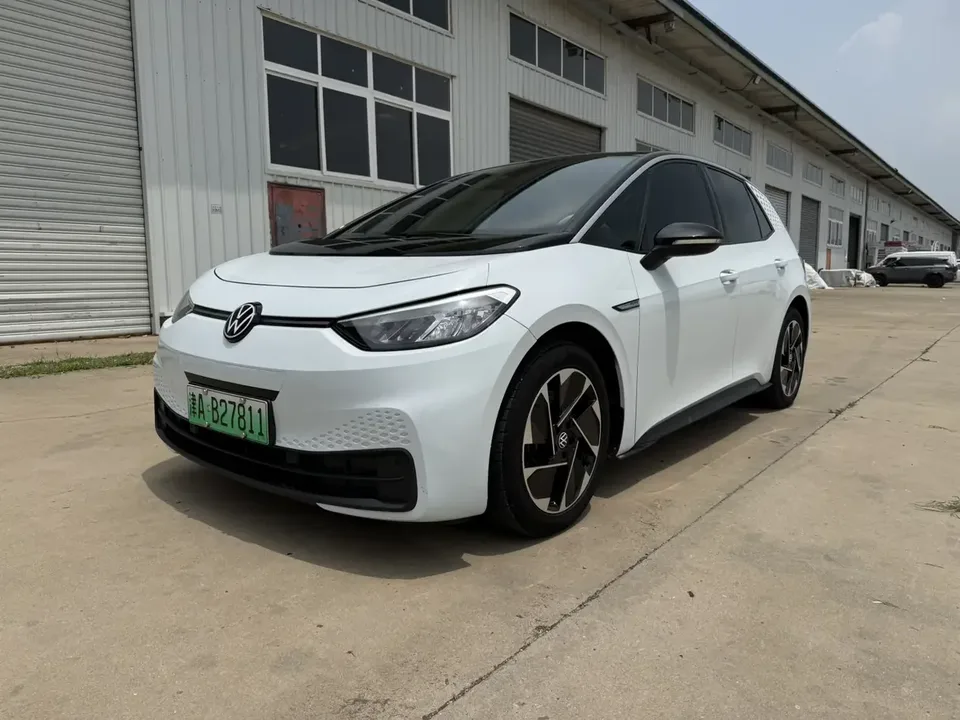 Volkswagen ID.3 Volkswagen ID.3 2023 Upgraded Pure Smart Edition 2024 — photo 1, buy with delivery to Moscow