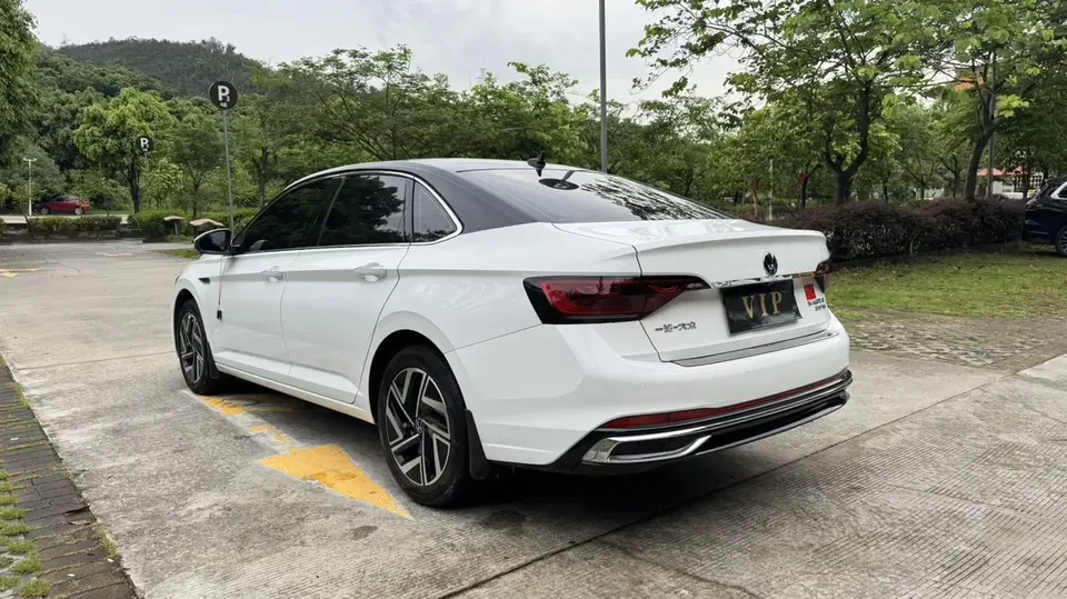 Volkswagen Sagitar Sagitar 2023 300TSI DSG Beyond Edition 2024 — thumbnail 2