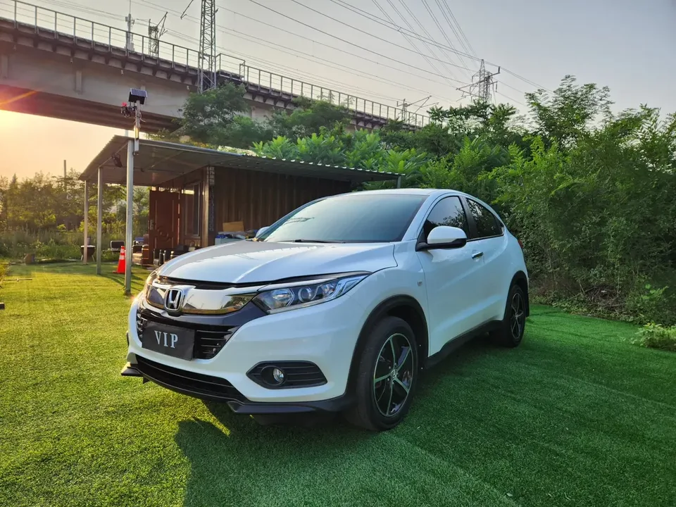 Honda VEZEL Binzhi 2022 1.5L CVT Phantom Night Pioneer Edition 2022 — photo 1, buy with delivery to Moscow