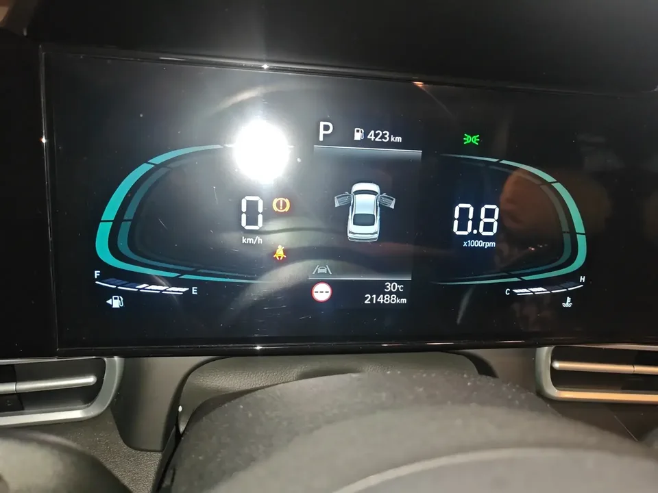 Hyundai Elantra Elantra 2023 1.5L CVT LUX Premium Edition 2024 — thumbnail 4