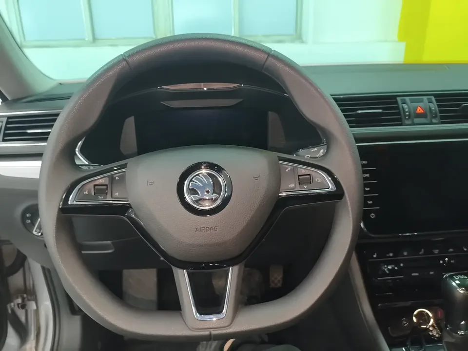 Skoda Superb Speedy 2023 Modified TSI280 DSG Premium Edition 2023 — thumbnail 4