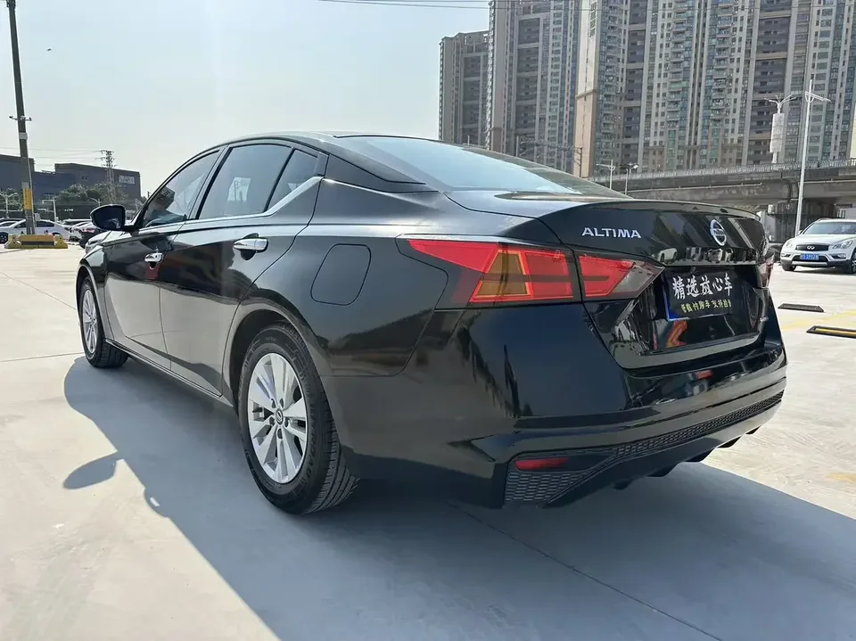 Nissan Altima Sound of nature 2021 2.0L XE Fashion Edition 2022 — thumbnail 2