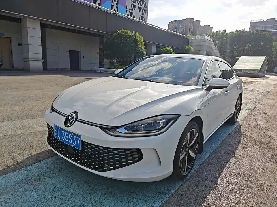 Volkswagen Lamando Lingdu 2025 Lingdu L 280TSI DSG Cool Edition 2025 — photo 1, buy with delivery to Moscow