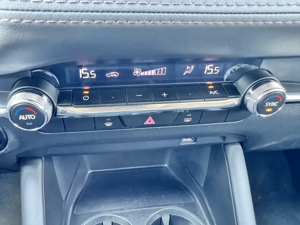 Mazda Axela Mazda3 Angkesela 2023 2.0L Automatic Elegant Edition 2023 — thumbnail 3