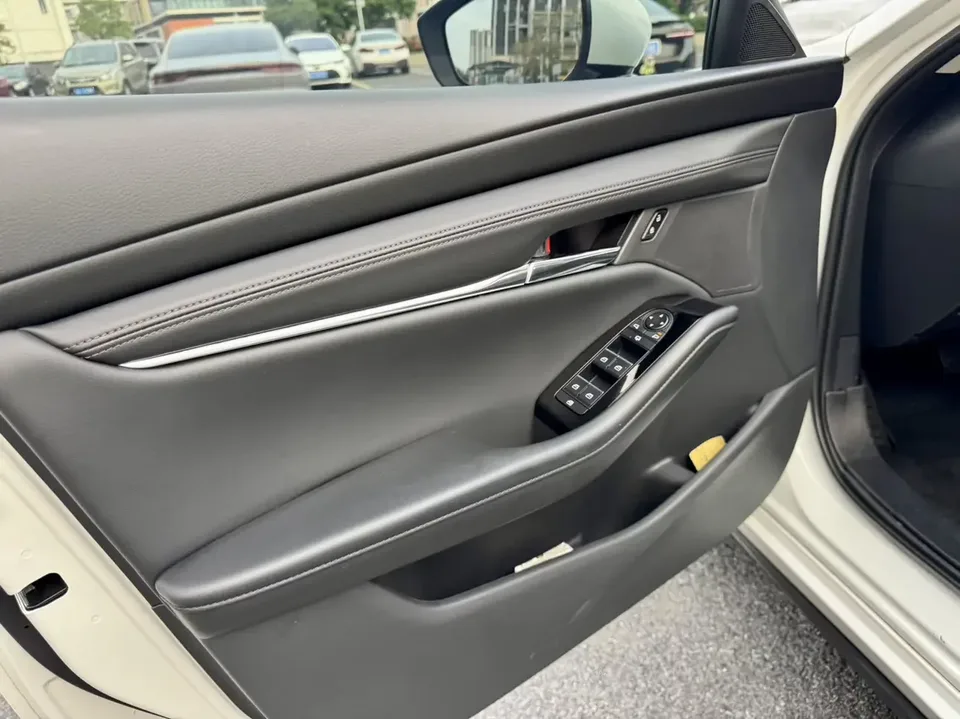 Mazda Axela Mazda3 Angkesela 2023 2.0L Automatic Elegant Edition 2023 — thumbnail 3