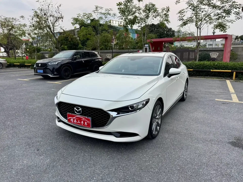 Mazda Axela Mazda3 Angkesela 2023 2.0L Automatic Elegant Edition 2023 — photo 1, buy with delivery to Moscow