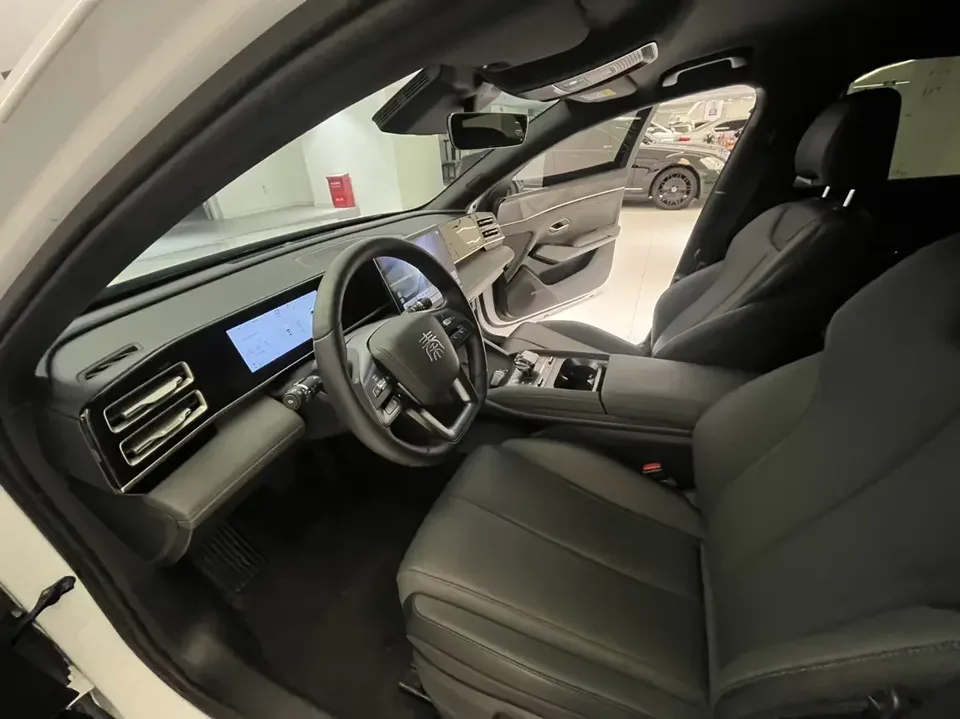 BYD Qin L DM Qin L DM 2025 Intelligent Driving Edition DM-i 80KM Leading Edition 2025 — миниатюра 4