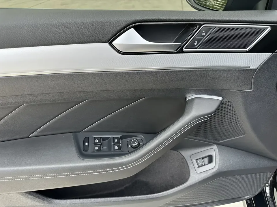 Volkswagen Magotan Magotan 2023 2 millionth anniversary edition 280TSI DSG comfort model 2023 — thumbnail 5