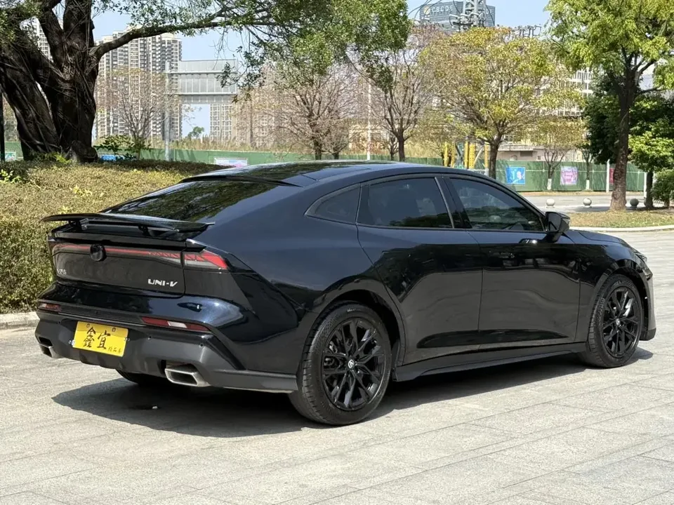 Changan UNI-V Changan UNI-V 2024 1.5T Premium 2024 — thumbnail 2