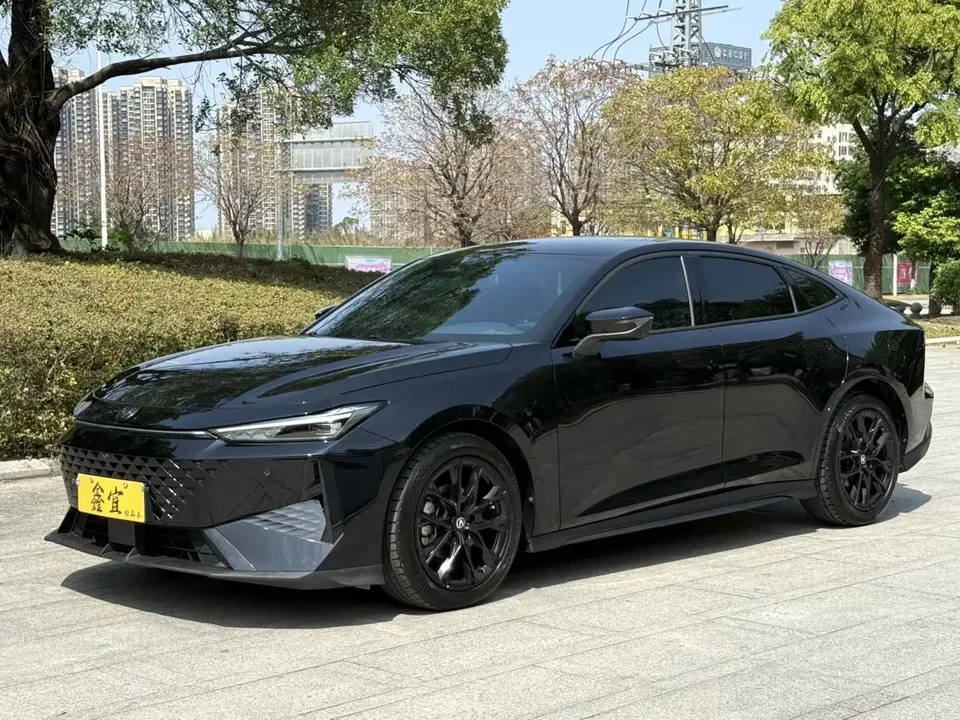Changan UNI-V Changan UNI-V 2024 1.5T Premium 2024 — photo 1, buy with delivery to Moscow