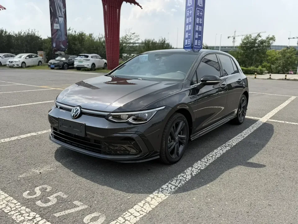 Volkswagen Golf golf 2023 280TSI DSG R-Line 2023 — фото 1, купить с доставкой в Москву