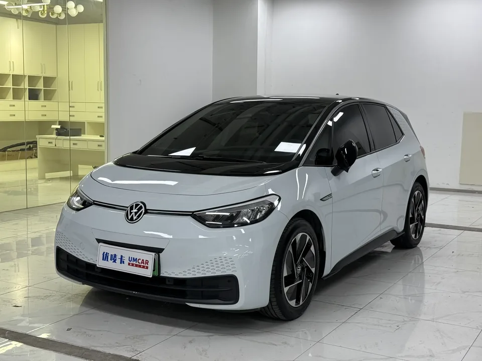 Volkswagen ID.3 Volkswagen ID.3 2023 Upgraded Pure Smart Edition 2024 — photo 1, buy with delivery to Moscow