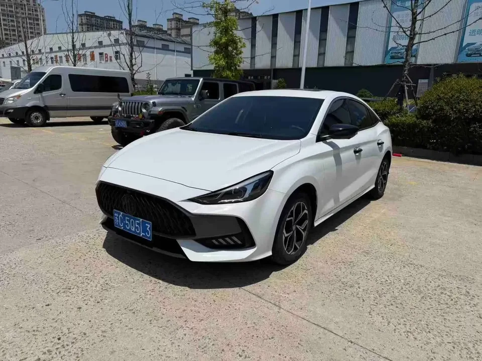 MG 5 MG5 2023 180DVVT CVT Youth Deluxe Edition 2023 — photo 1, buy with delivery to Moscow