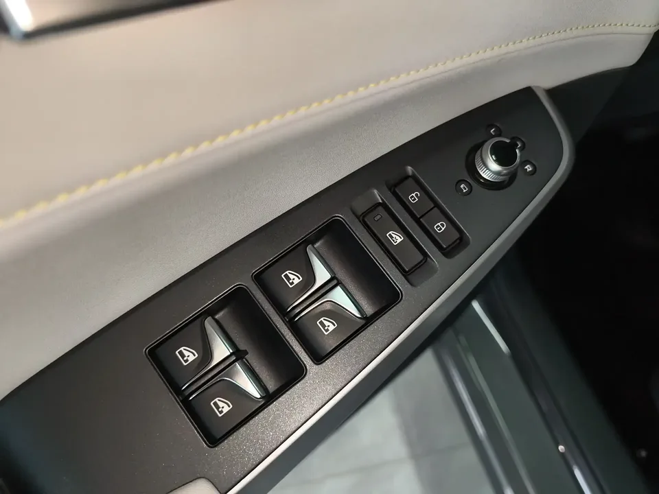 Changan CS75PLUS Changan CS75 PLUS 2023 The third generation 1.5T automatic premium model 2023 — thumbnail 5