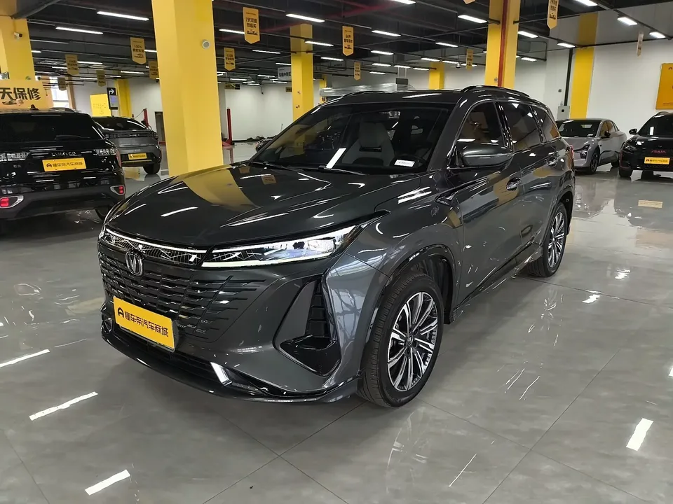 Changan CS75PLUS Changan CS75 PLUS 2023 The third generation 1.5T automatic premium model 2023 — photo 1, buy with delivery to Moscow