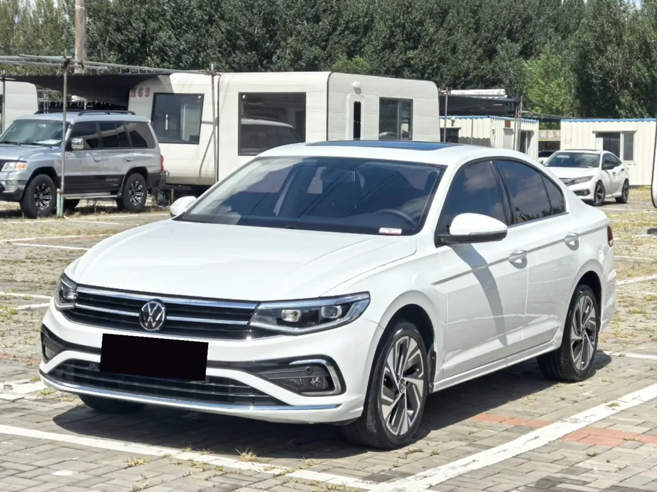 Volkswagen Bora Bora 2023 200TSI DSG Joy Travel PRO Edition 2023 — photo 1, buy with delivery to Moscow