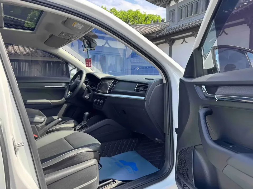 Skoda Comek Comek 2023 Modified 1.5L Automatic Comfort Edition 2023 — thumbnail 5