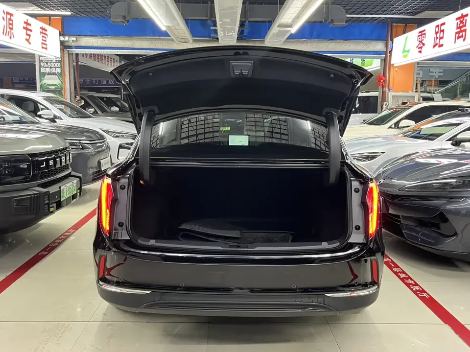 Hongqi E-QM5 Hongqi E-QM5 2025 610KM PLUS version 2026 — thumbnail 5