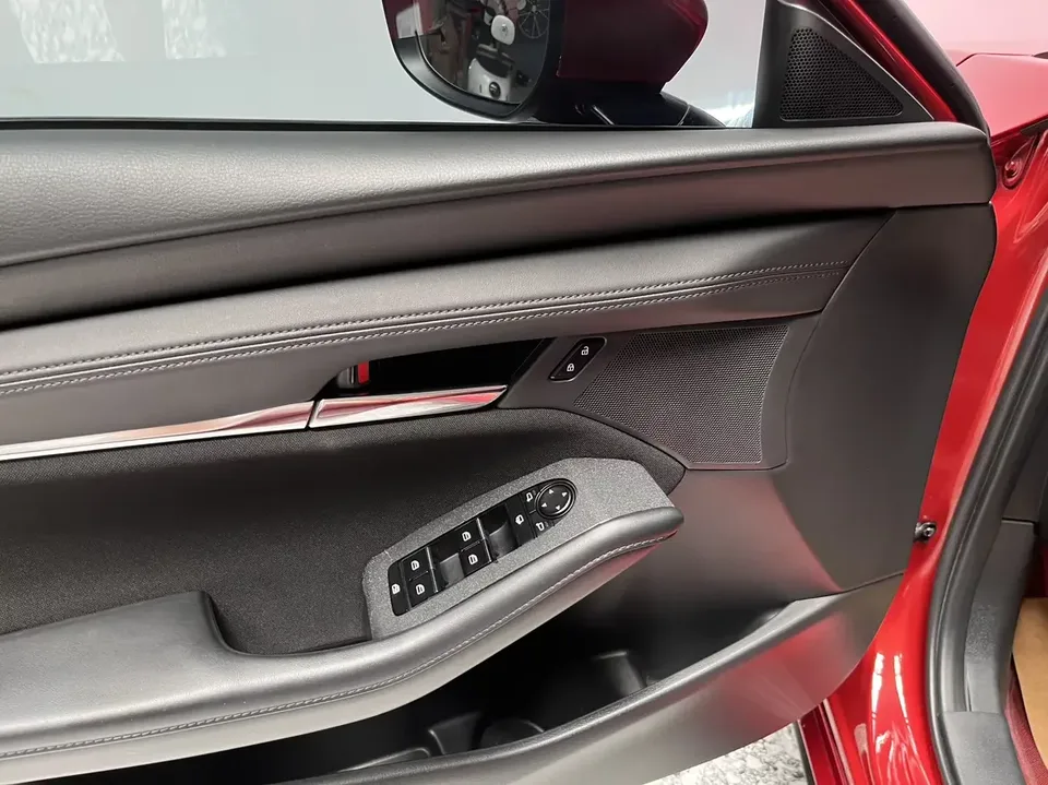 Mazda Axela Mazda3 Angkesela 2022 2.0L Automatic Premium Edition 2023 — thumbnail 3