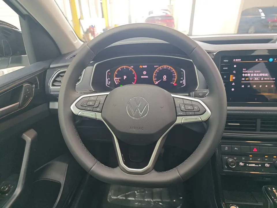 Volkswagen Tharu tuyue 2026 New 300TSI Ruixiang Edition 2025 — thumbnail 4