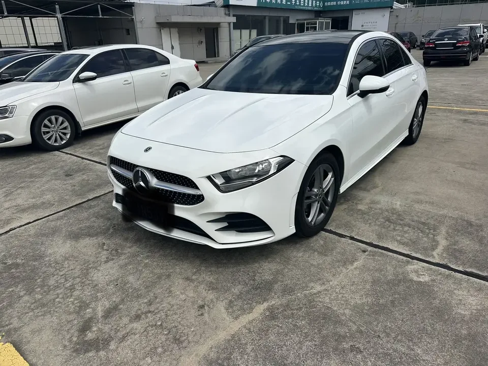 Mercedes-Benz Klasa A Mercedes Benz A Class 2022 A 180L 2022 — photo 1, buy with delivery to Moscow