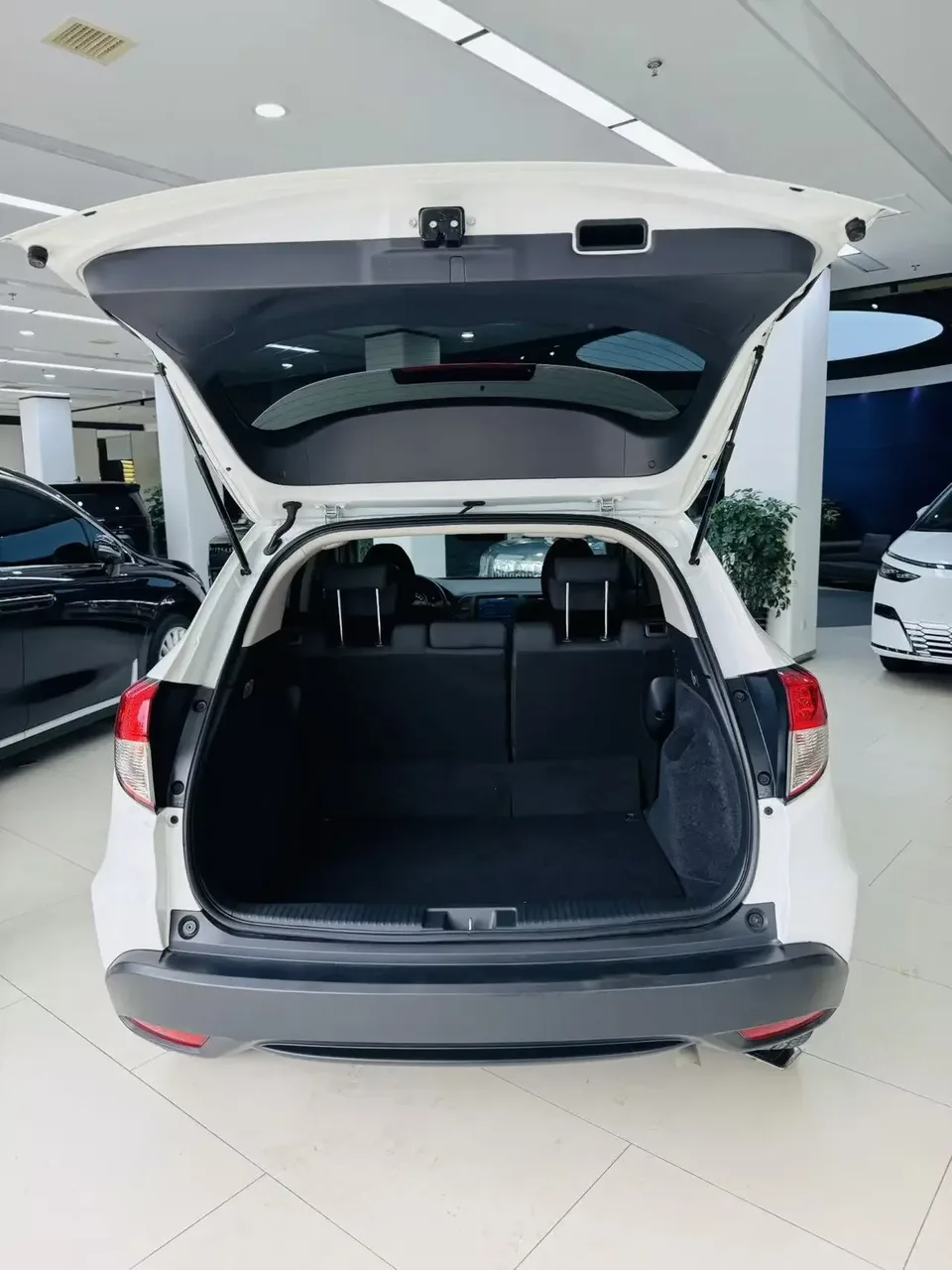 Honda VEZEL Binzhi 2022 1.5L CVT Elite Smart Edition 2022 — thumbnail 5