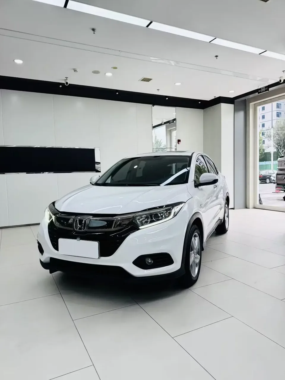 Honda VEZEL Binzhi 2022 1.5L CVT Elite Smart Edition 2022 — photo 1, buy with delivery to Moscow