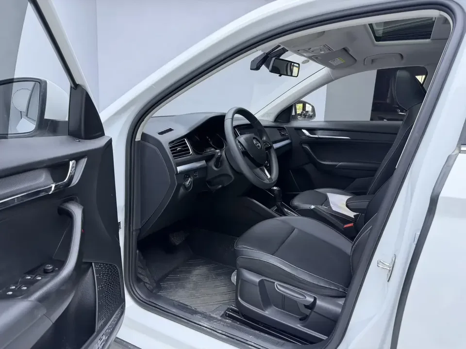 Skoda Comek Comek 2023 Modified 1.5L Automatic Comfort Edition 2023 — thumbnail 4