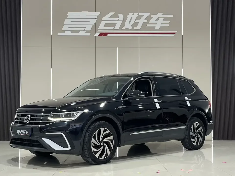 Volkswagen Tiguan L Tiguan L 2023 280TSI Limited Edition 2023 — photo 1, buy with delivery to Moscow