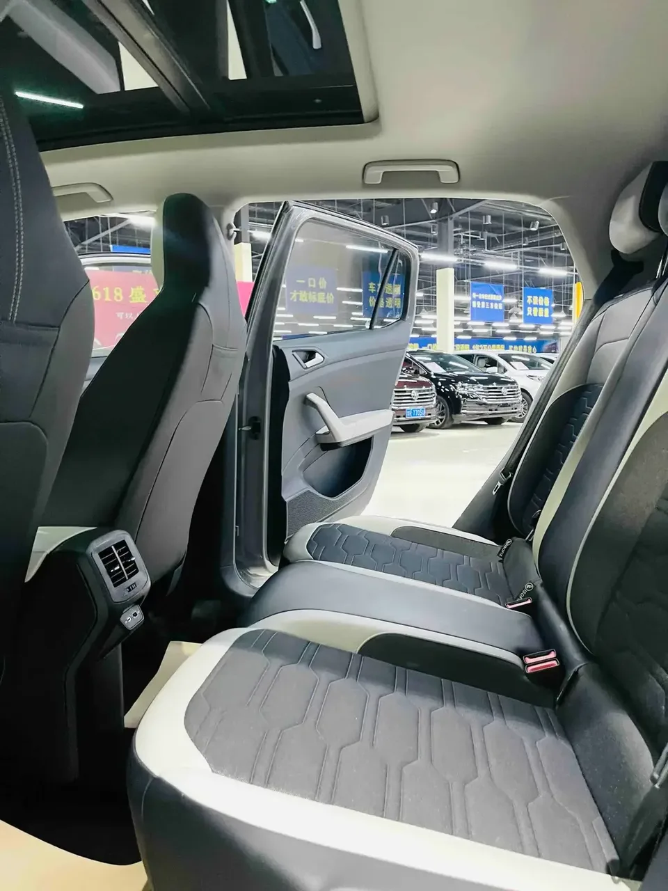 Volkswagen Tharu tuyue 2025 New 300TSI Sharp Edition 2025 — thumbnail 2