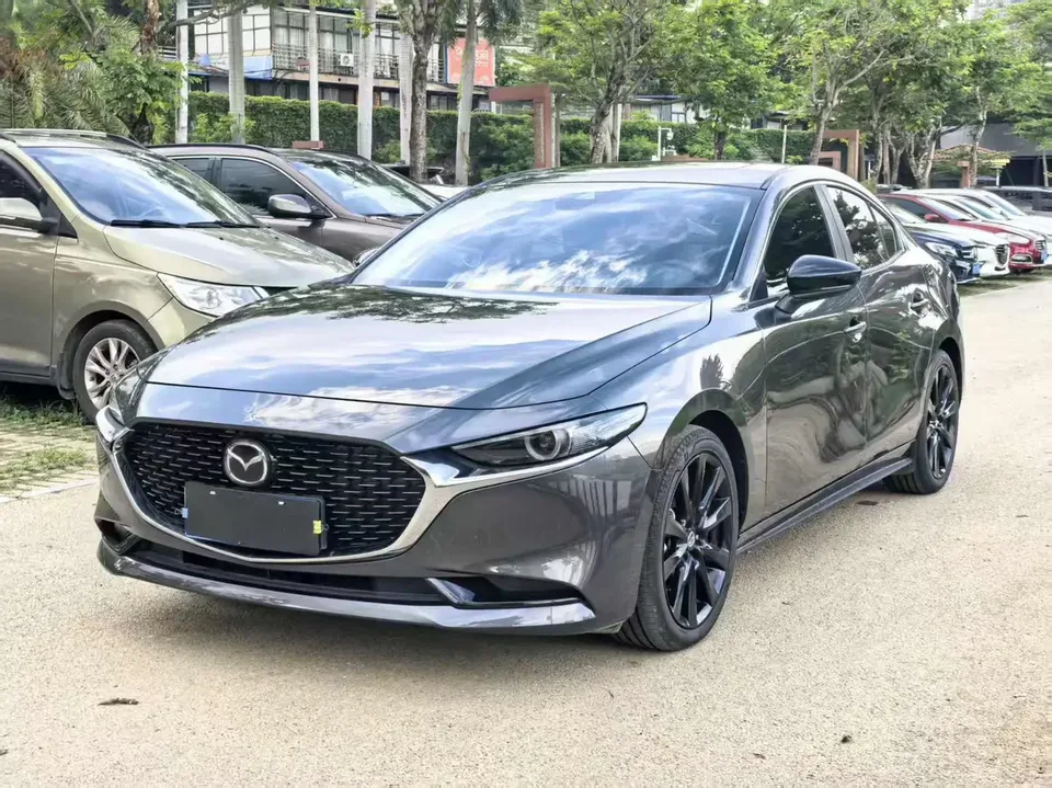 Mazda Axela Mazda3 Angkesela 2025 2.0L Automatic Premium Edition 2025 — photo 1, buy with delivery to Moscow
