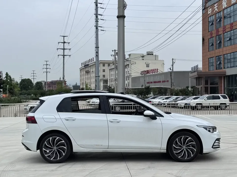 Volkswagen Golf golf 2023 280TSI DSG Pro facelift 2023 — thumbnail 2