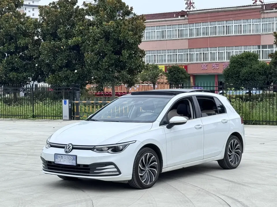 Volkswagen Golf golf 2023 280TSI DSG Pro facelift 2023 — photo 1, buy with delivery to Moscow