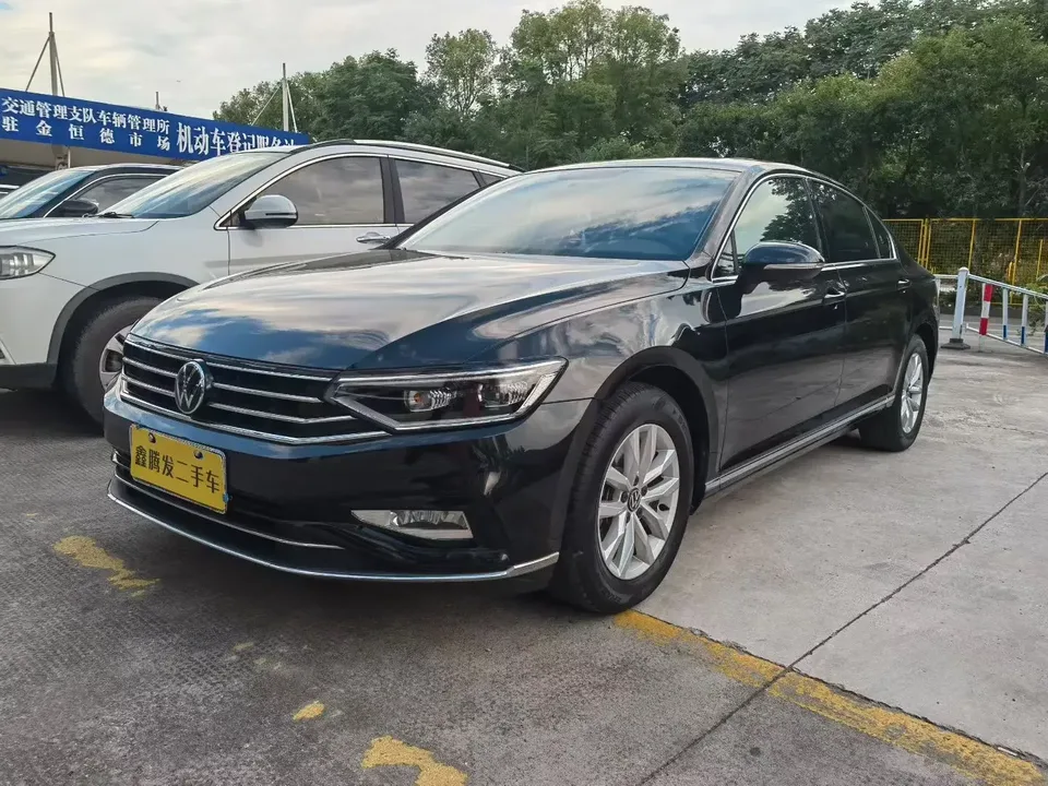 Volkswagen Magotan Magotan 2023 2 millionth anniversary edition 280TSI DSG comfort model 2023 — photo 1, buy with delivery to Moscow