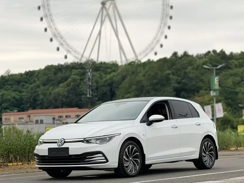 Volkswagen Golf golf 2021 280TSI DSG Pro 2022 — photo 1, buy with delivery to Moscow