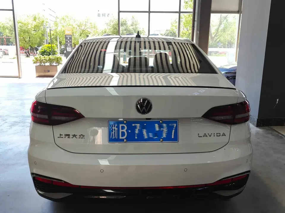 Volkswagen Lavida Lavida 2024 300TSI DSG Starry Sky Leading Edition 2025 — миниатюра 5