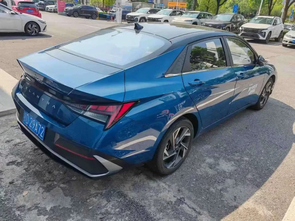 Hyundai Elantra Elantra 2023 1.5L CVT TOP Flagship Edition 2023 — миниатюра 2