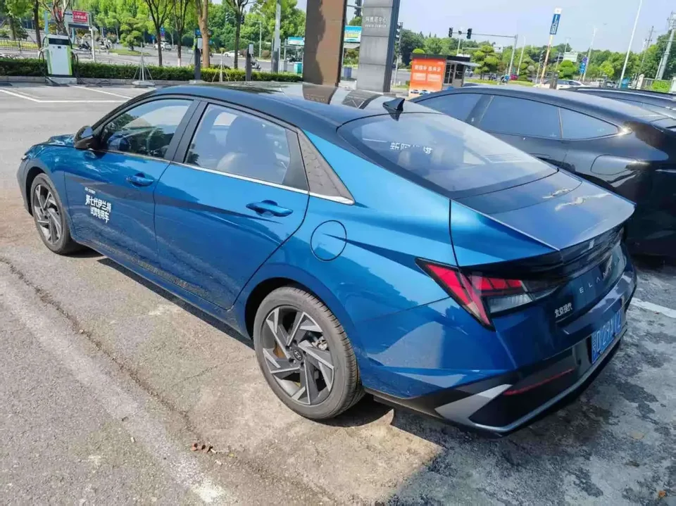 Hyundai Elantra Elantra 2023 1.5L CVT TOP Flagship Edition 2023 — миниатюра 4